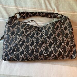 LAST Chance! Leaving Posh 8/11! NWT Hobo Paulette Shoulder Bag
